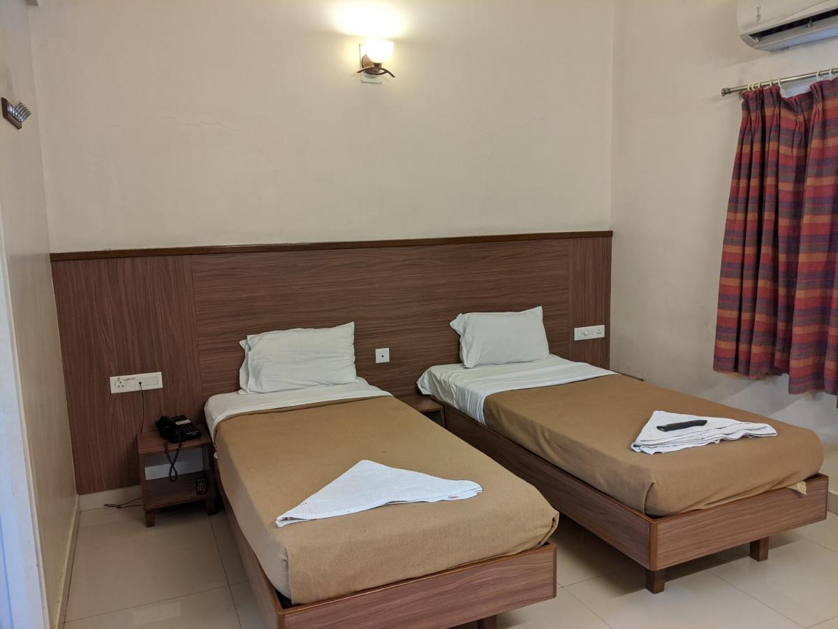 Suryavilla Hotel Pune Bagian luar foto