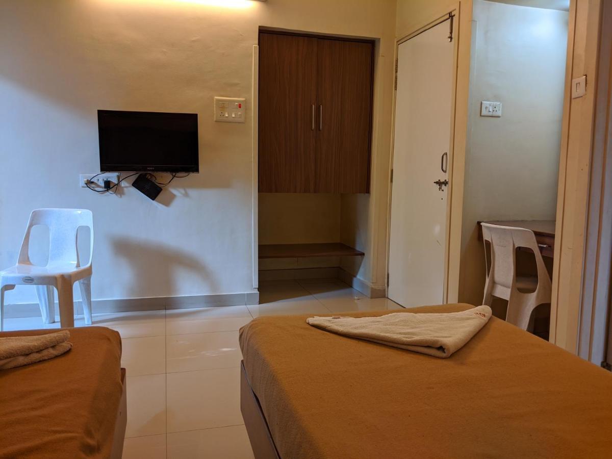 Suryavilla Hotel Pune Bagian luar foto
